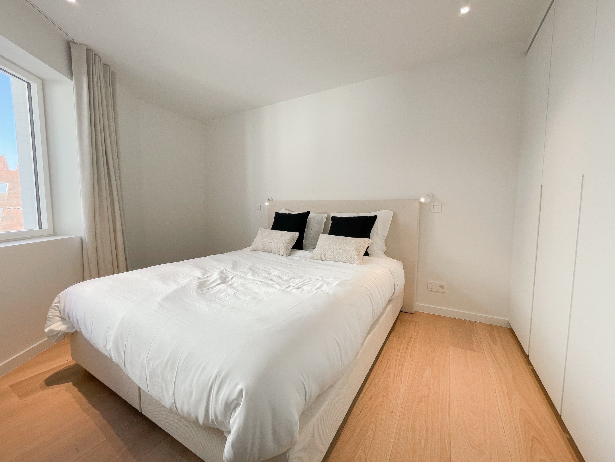 Exclusieve villa: Uitzonderlijk volledig gerenoveerde villa met frontaal zeezicht. foto 31