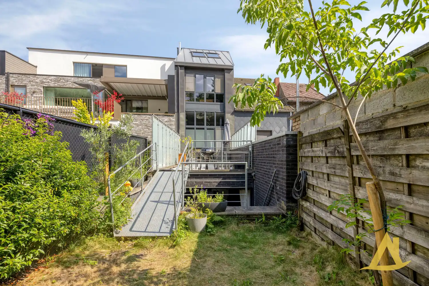 DESIGN STADSWONING MET 3 SLAAPKAMERS, TUIN EN JACUZZI IN HET HARTJE VAN DIEST foto 39