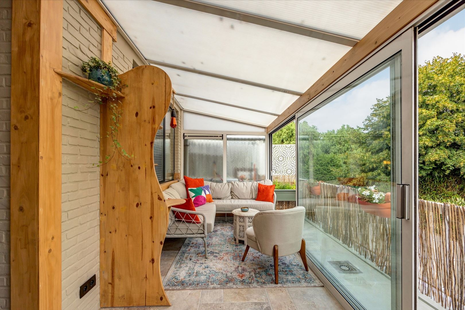 Gerenoveerd appartement (2024) met veranda foto 13