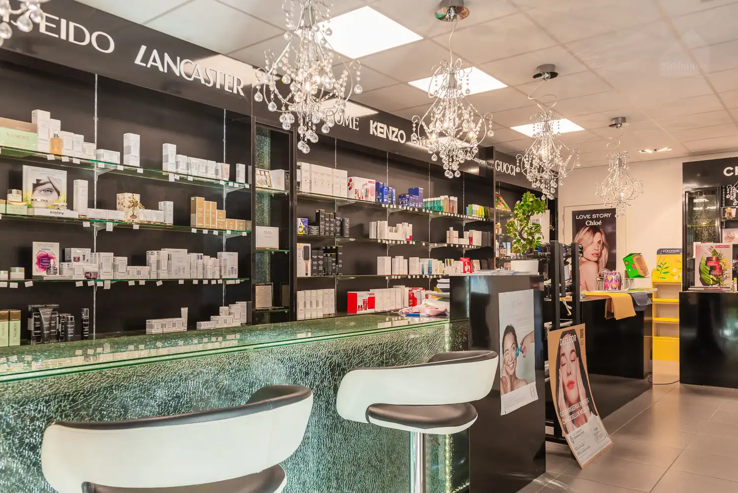 Ruim handelsgelijkvloers van 187 m² op commerciële hoekligging in Leopoldsburg foto 4