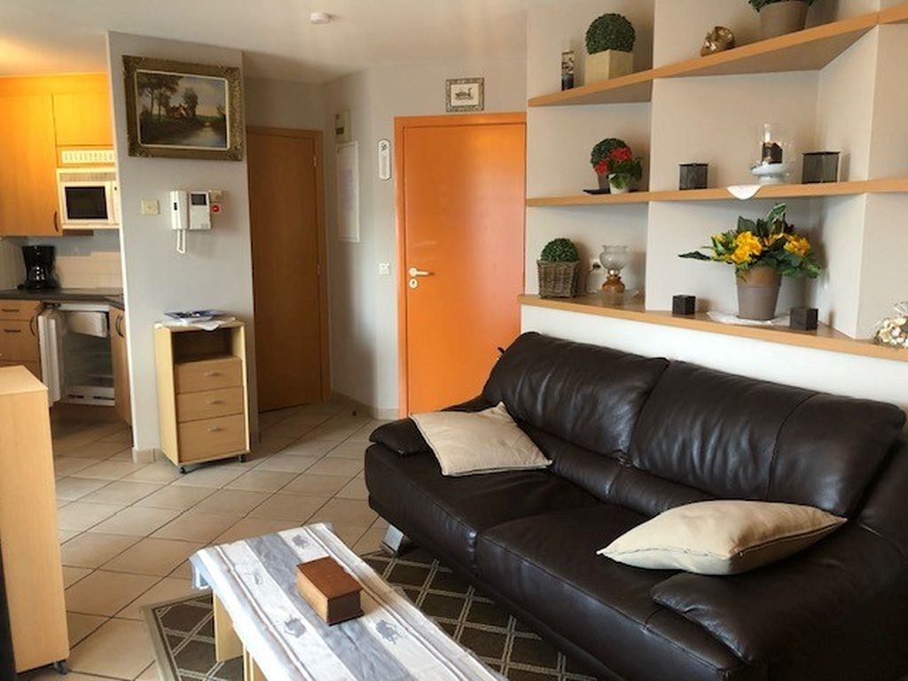 APPARTEMENT MET 2 SLAAPKAMERS OP 200 M VAN DE ZEEDIJK foto {{pictureIndex}}