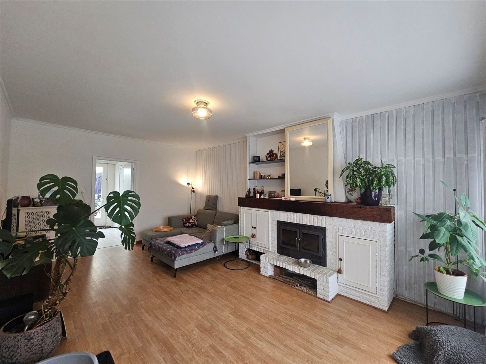 Charmante instapklare woning met o.a. 3 slpks, mooie tuin en oprit. foto 2