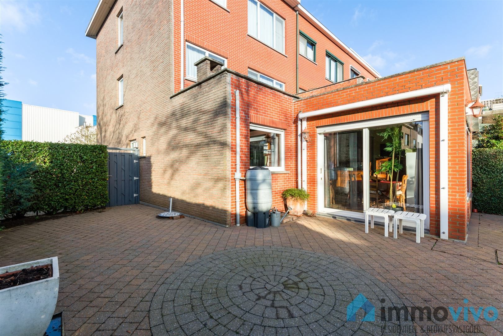 Ruime half-open bebouwing met 6 slpk's, tuin en 2 garageboxen foto 24