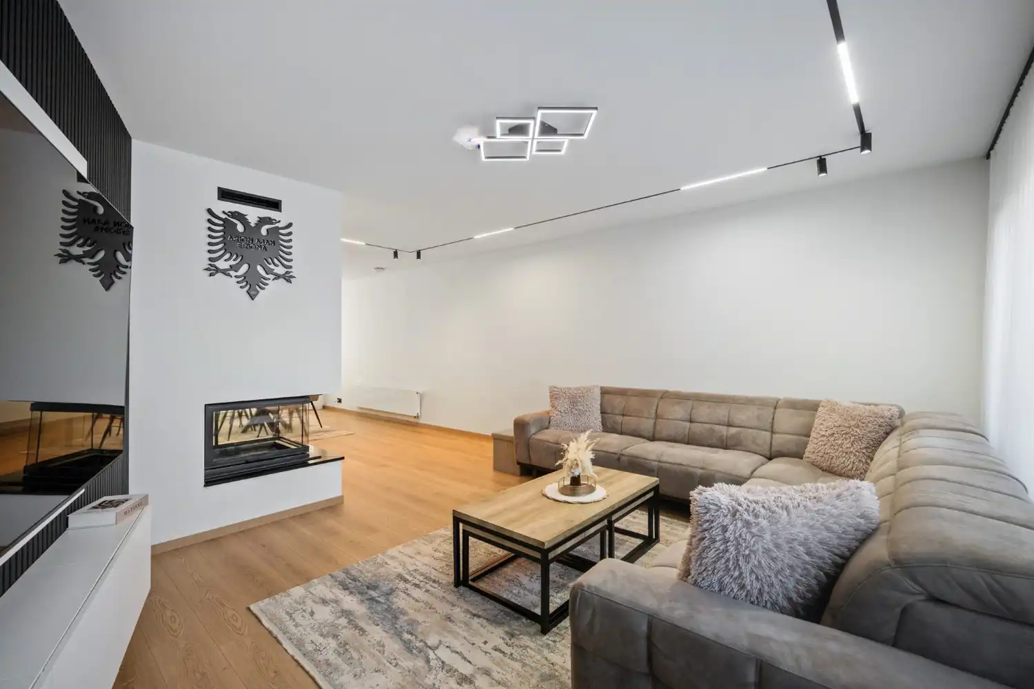 GERENOVEERDE WONING MET MAGAZIJN! foto 4
