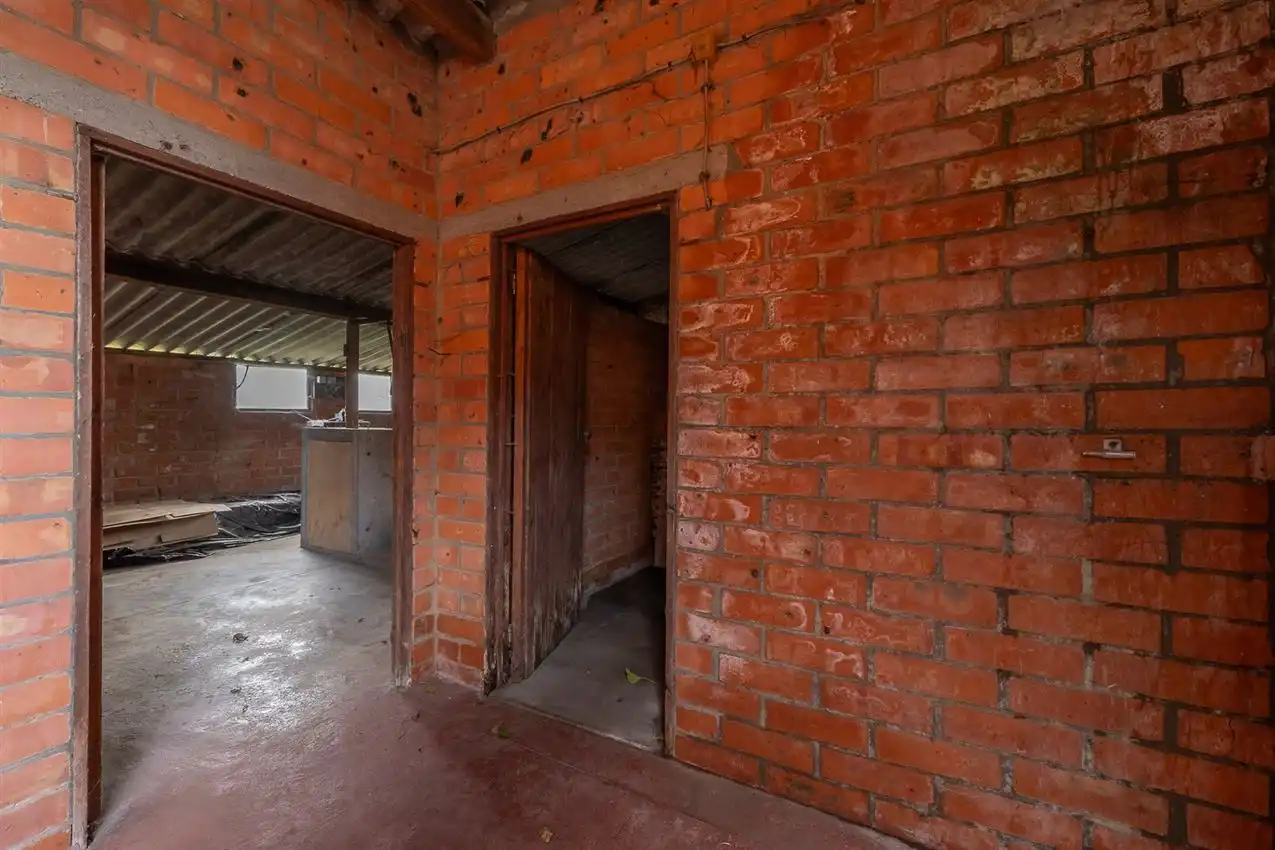 Vlakbij ingang merodebossen, soldie woning met potentieel foto 33
