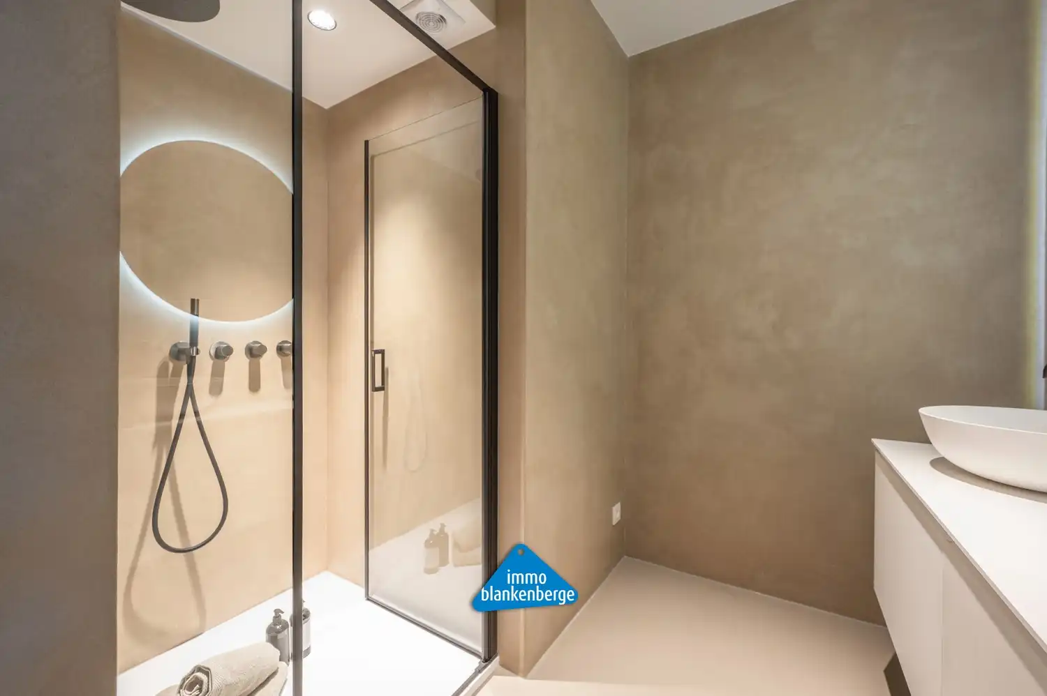 Luxueus appartement met 3 slaapkamers op de Zeedijk in Blankenberge met adembenemend zeezicht foto 20