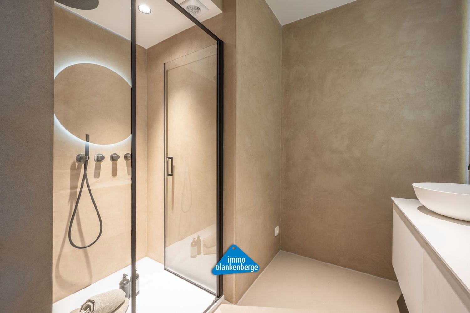 Luxeus appartement met 3 slaapkamers op de Zeedijk in Blankenberge met adembenemend zeezicht foto 20