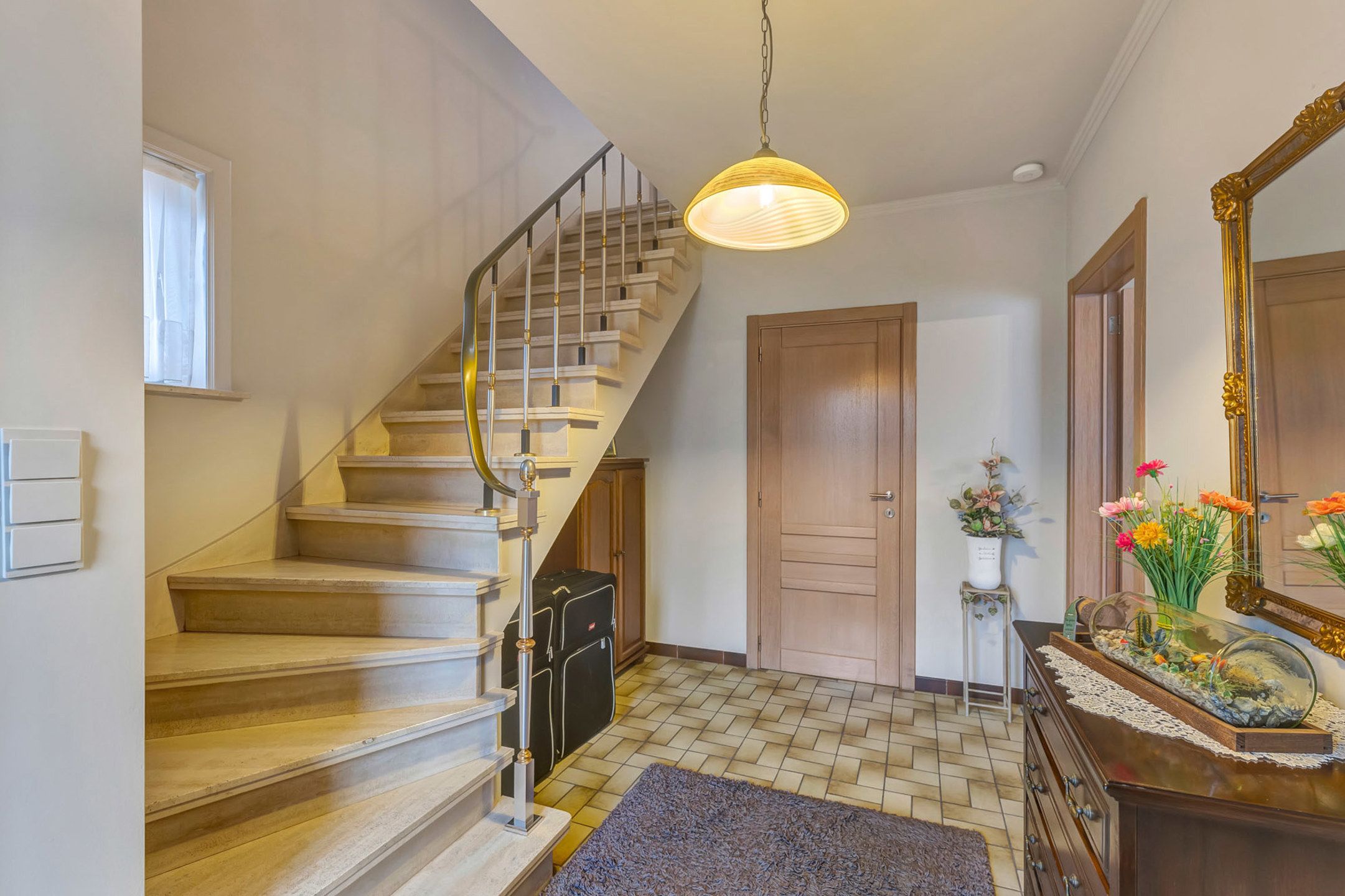 Gezellige en solide woning in het rustige Onze-Lieve-Vrouw-Lombeek foto 5