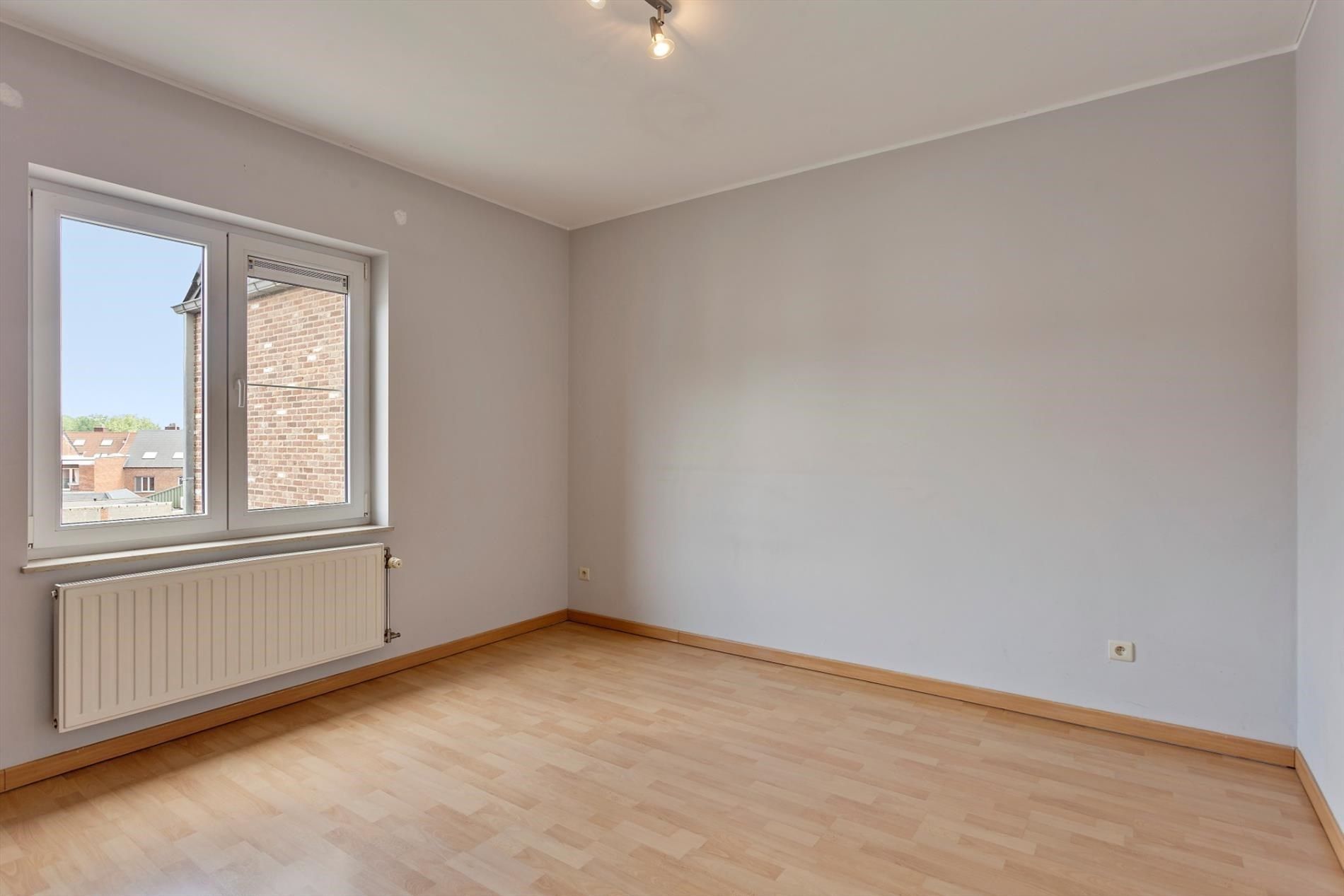 Aangenaam en luchtig appartement met 1 slaapkamer, terras & autostandplaats in ondergrondse garage in hartje Hoeselt foto 16