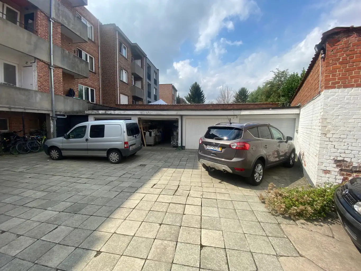 Gesloten garagebox centraal gelegen foto 5