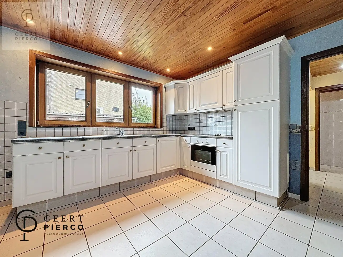 Eigentijdse woonst met ruime tuin foto 12