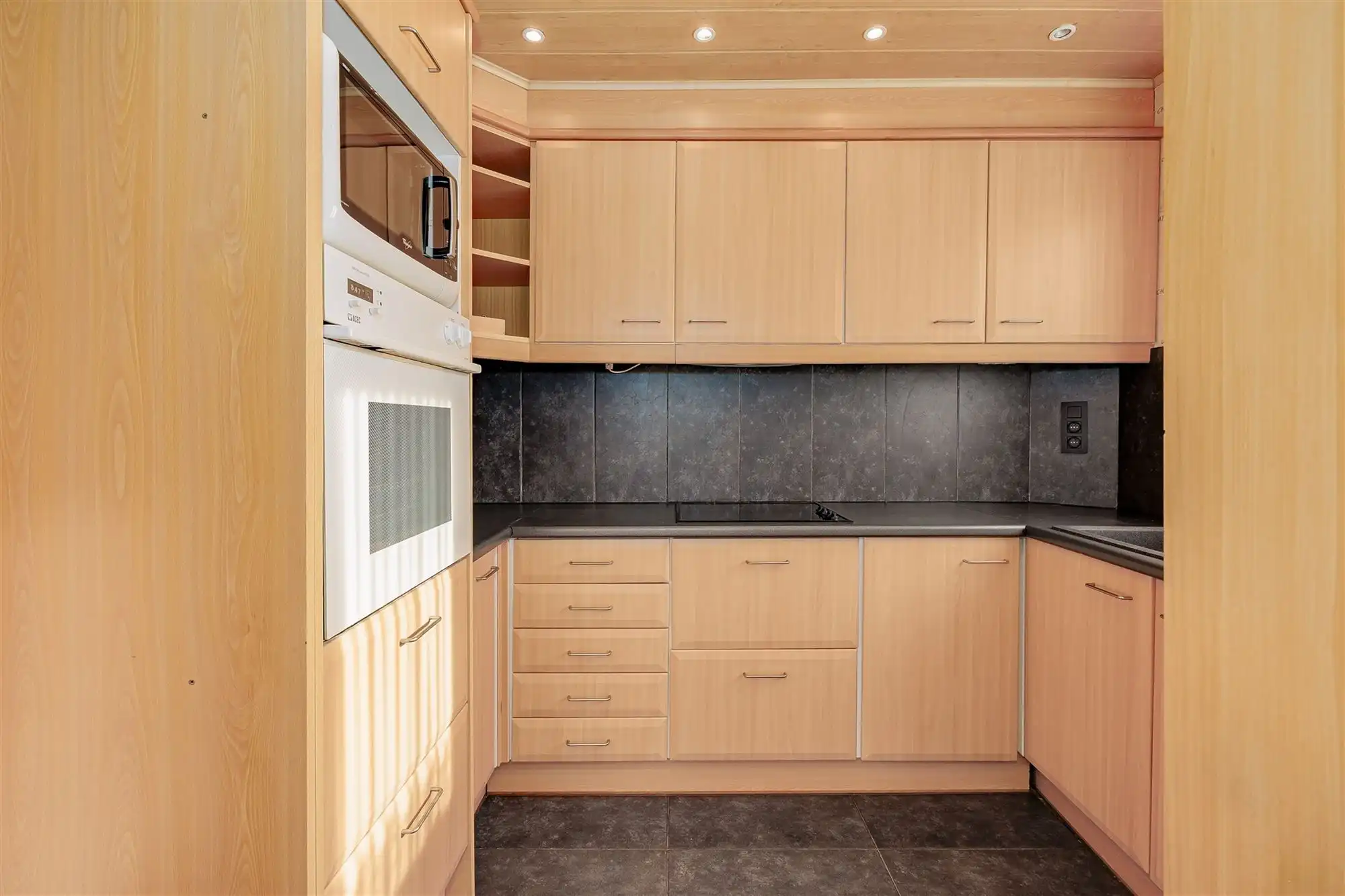 Zeer licht instapklaar appt met 3 slaapkamers en terras foto 6