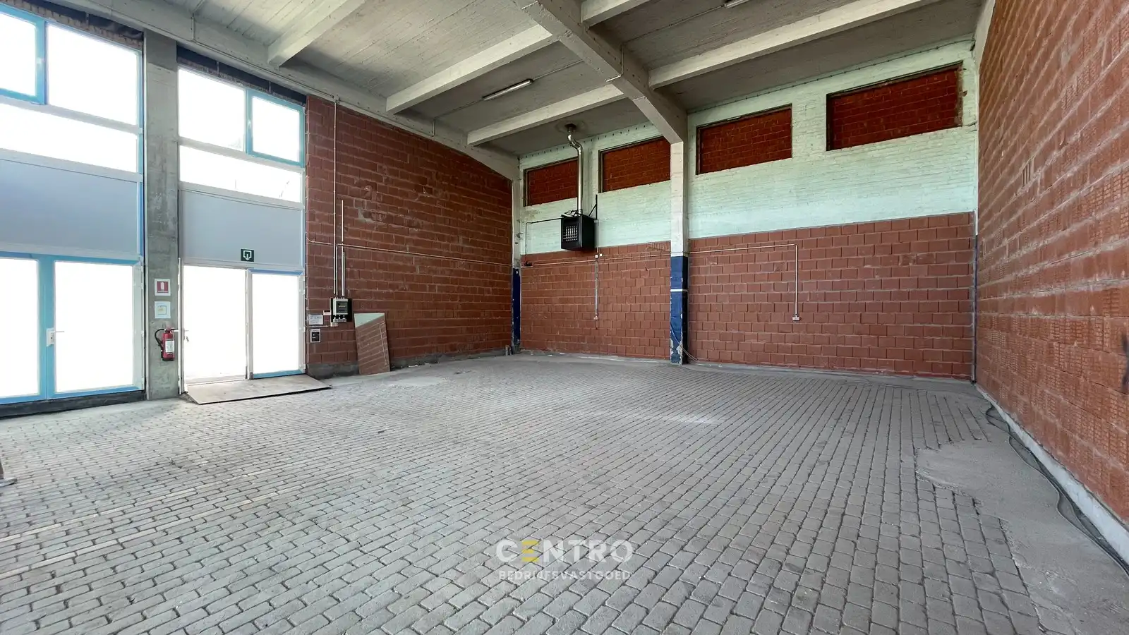 Ruim casco handelsruimte met zicht op de jachthaven van Zeebrugge foto 4