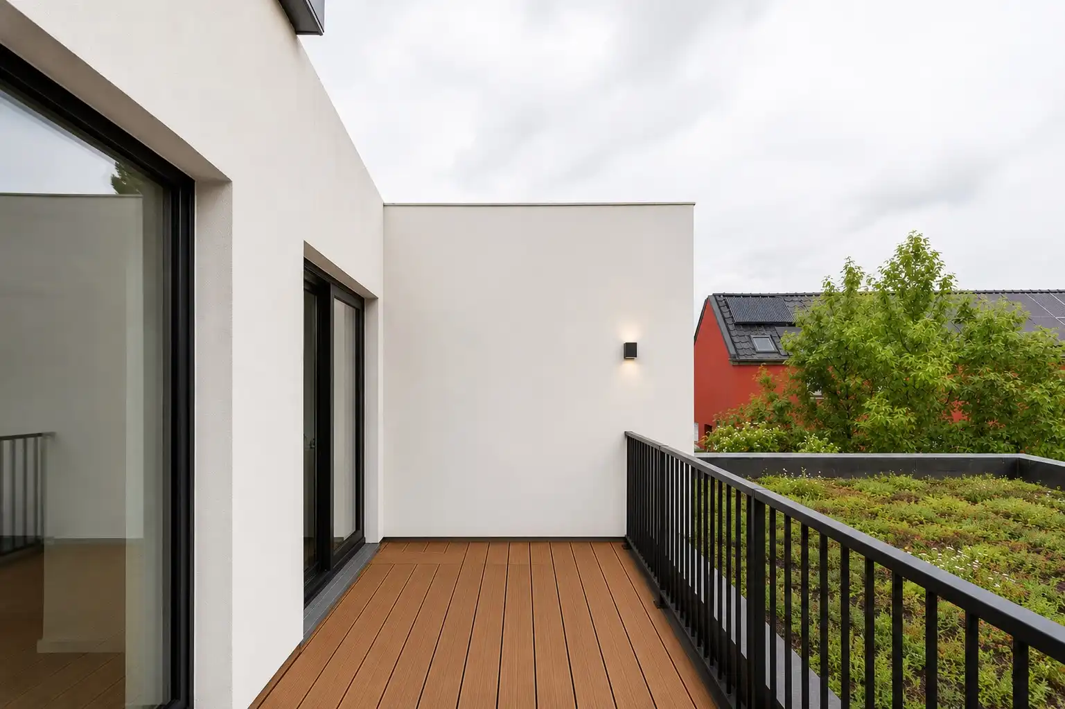 Energetisch gerenoveerd appartement dat binnen en buiten mooi verbindt foto 3