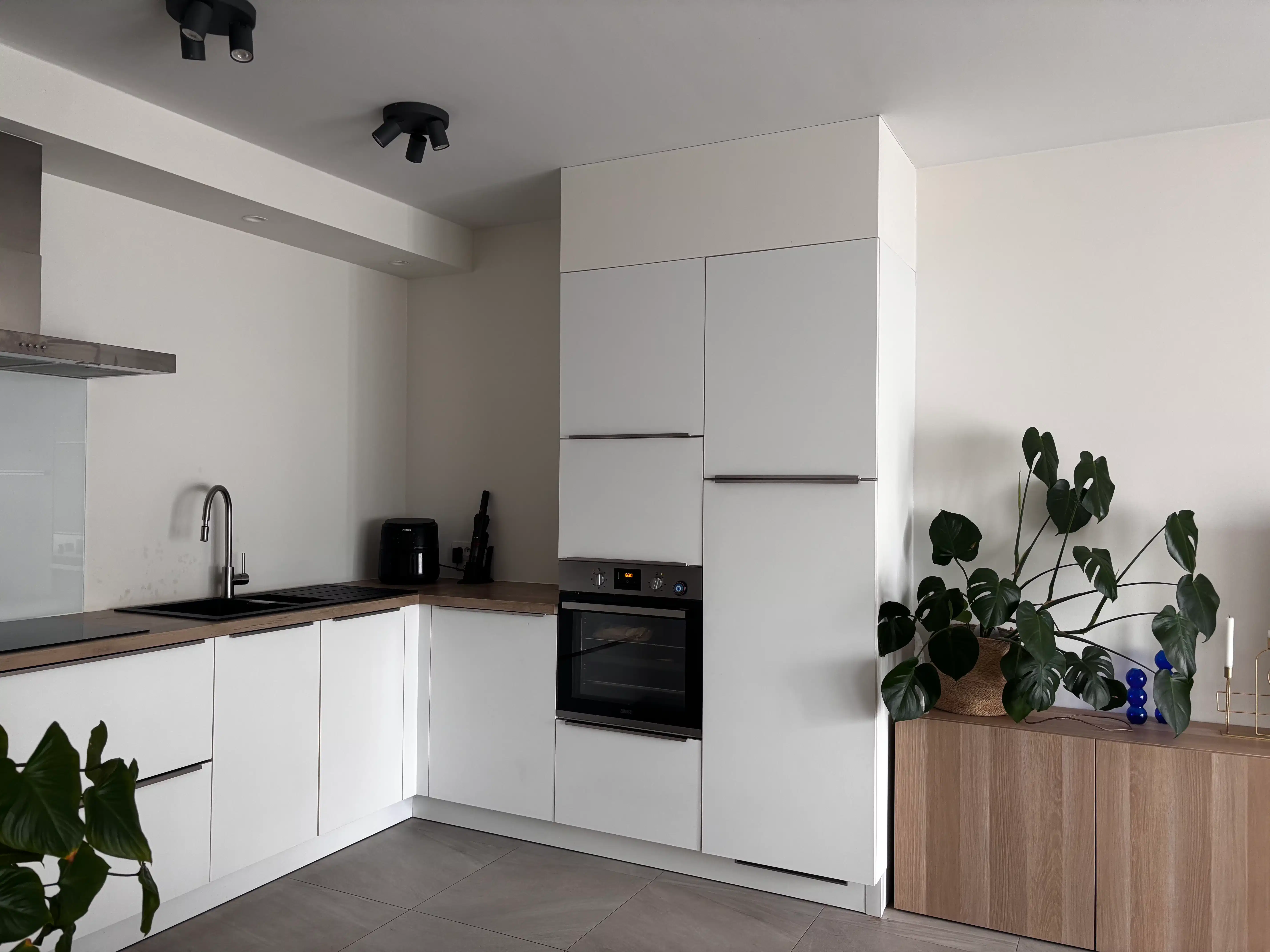 Recent appartement nabij het centrum van Oosteeklo foto 6