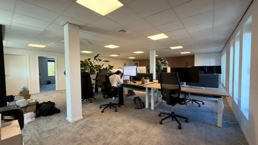 Instapklare kantoren met terras te huur vlakbij afrit E19 in Rumst foto 7