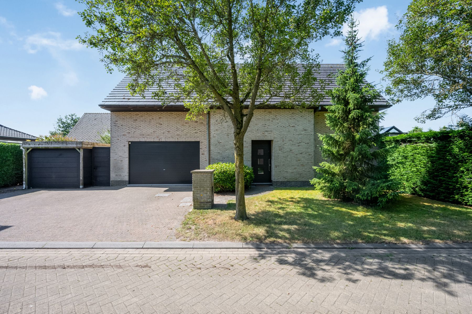 Waarschoot: villa met vijf kamers en zuidwest gerichte tuin foto {{pictureIndex}}