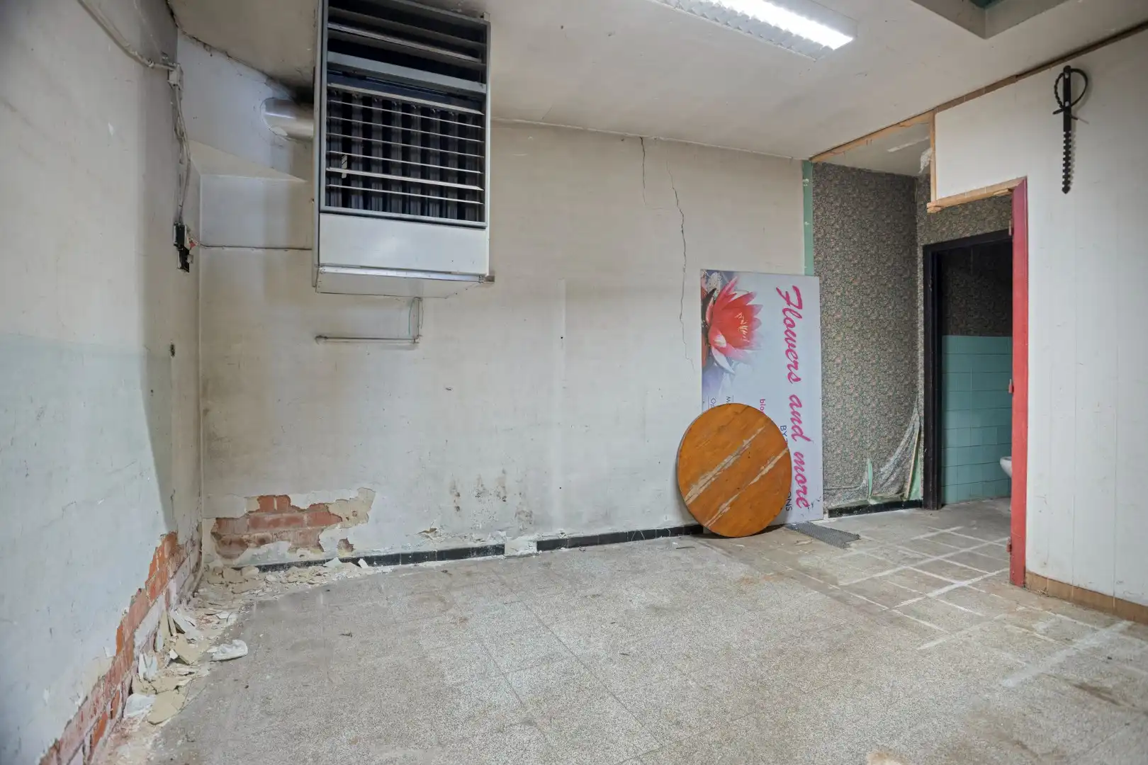 Gebouw met winkel-/kantoorruimte en ruim appartement met dakterras foto 9