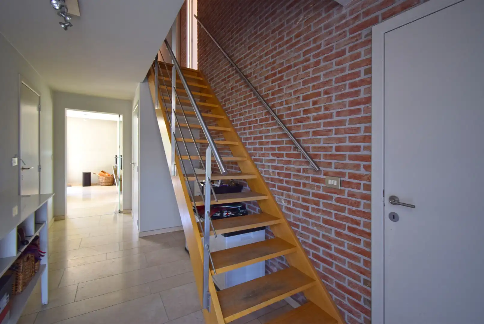 RESIDENTIEEL GELEGEN VILLA MET RUIME TUIN EN OPRIT  foto 8