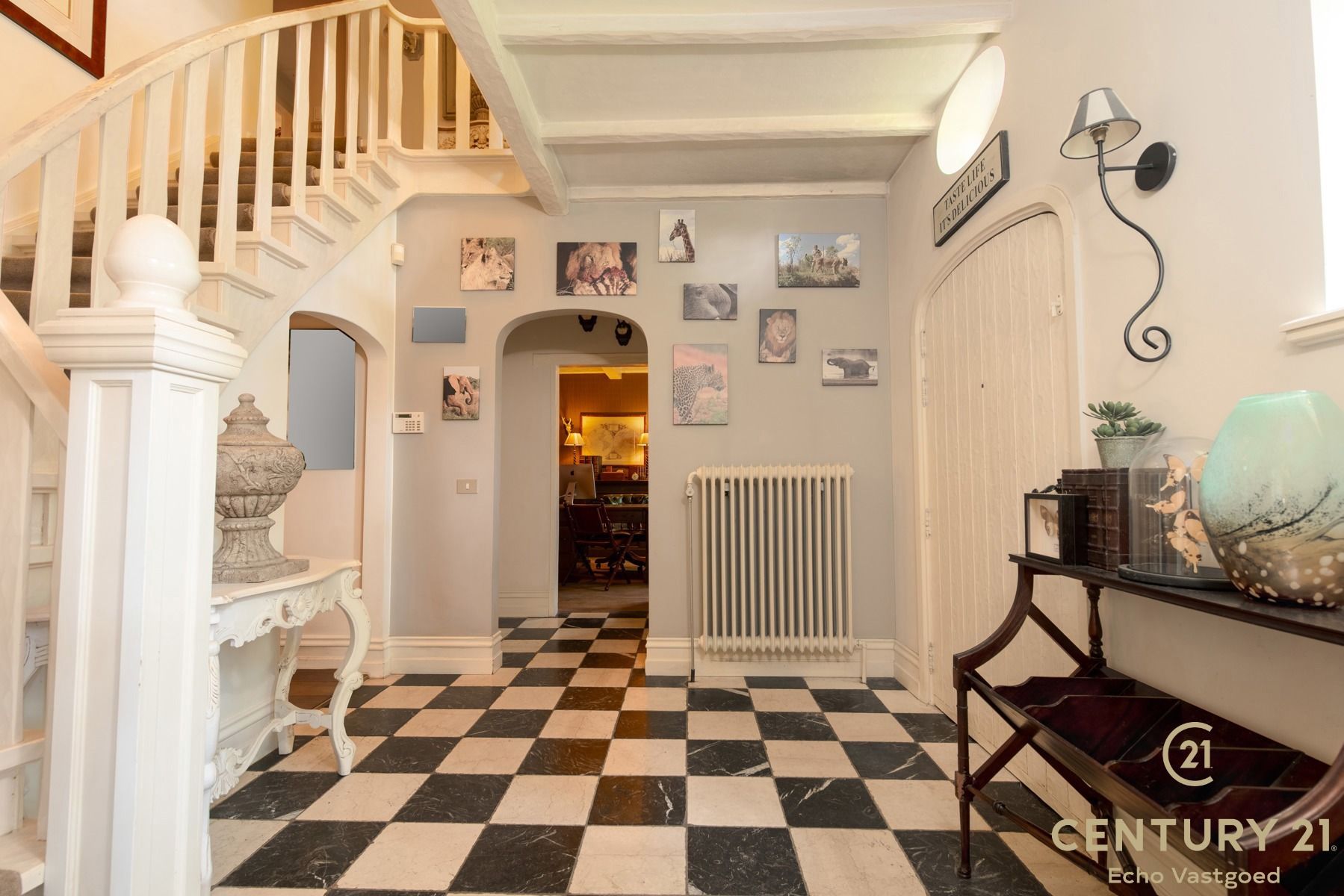  Luxueuze villa met boomhut op fraai hoekperceel van 2087m² foto 5