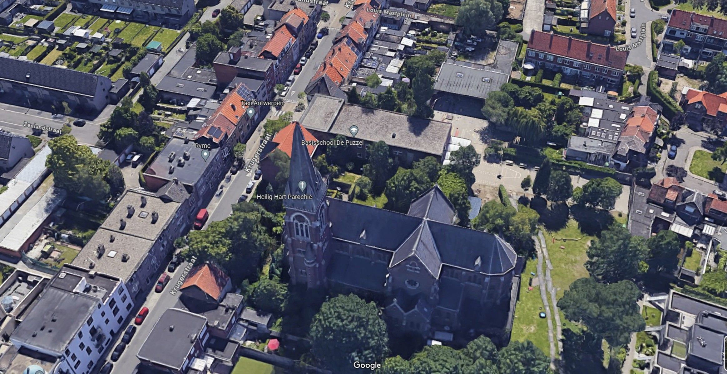 KERK met bouwgrond en pastorij foto 3