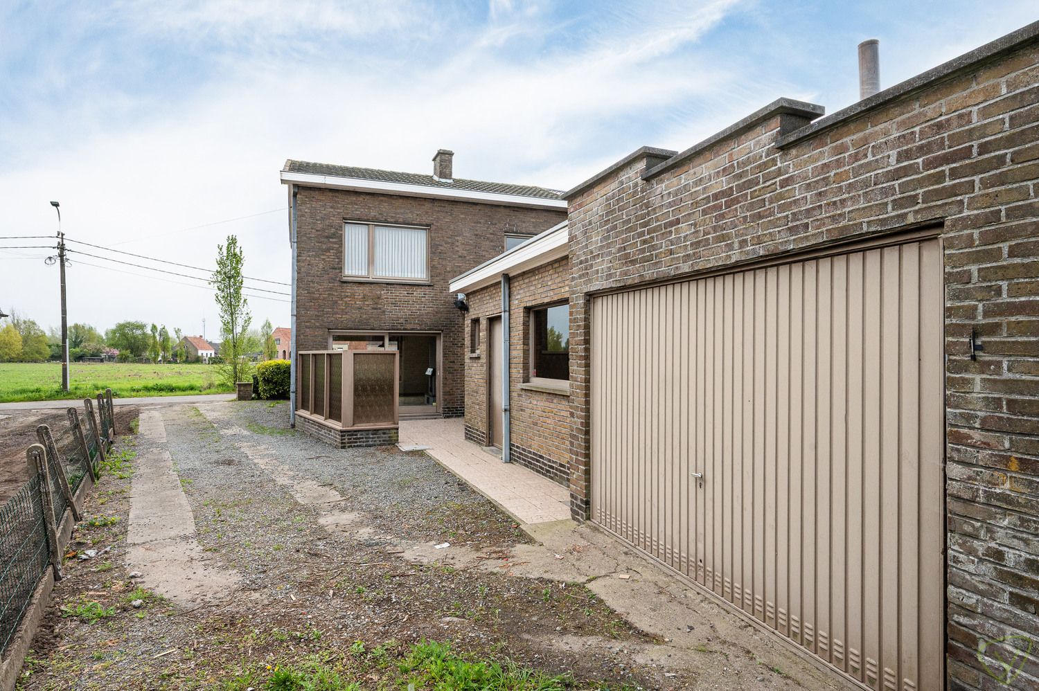 Verrassend ruime te renoveren woning te Oosteeklo! foto 22