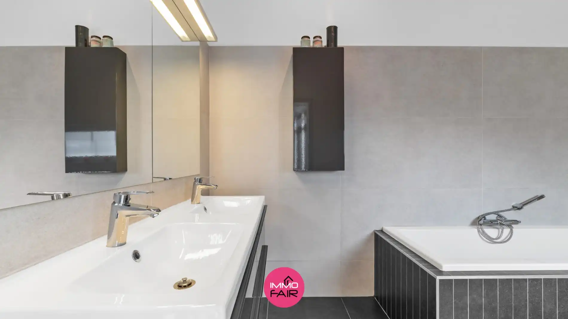 Karakteristieke hoeve met panoramisch zicht aan de achterzijde van perceel! foto 10