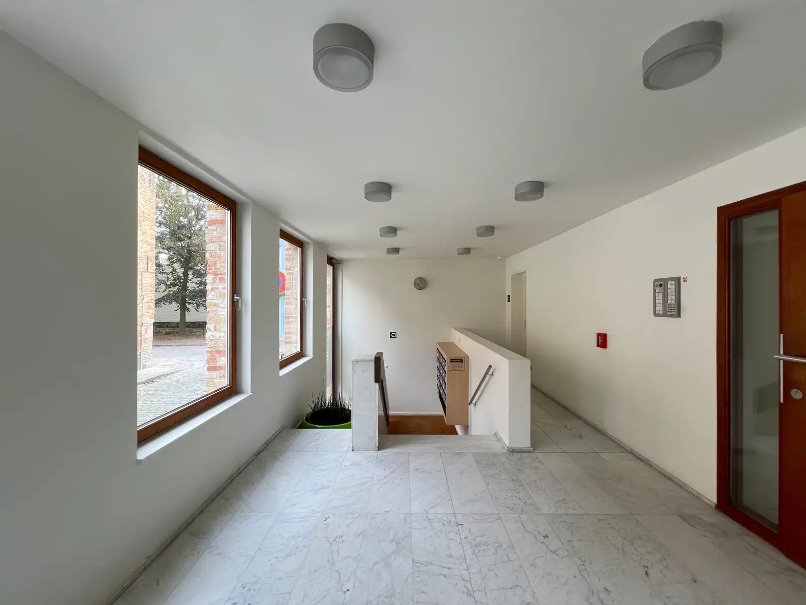 Modern appartement met 2 slpks, terras en autostaanplaats foto 22
