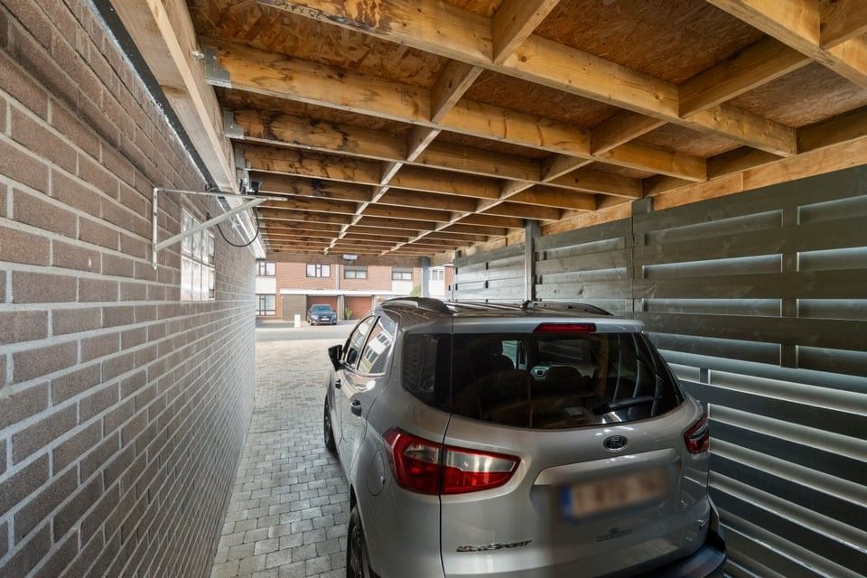 HALFOPEN BEBOUWING MET 3 SLKS EN EEN GARAGE VLAKBIJ HET CENTRUM foto 31