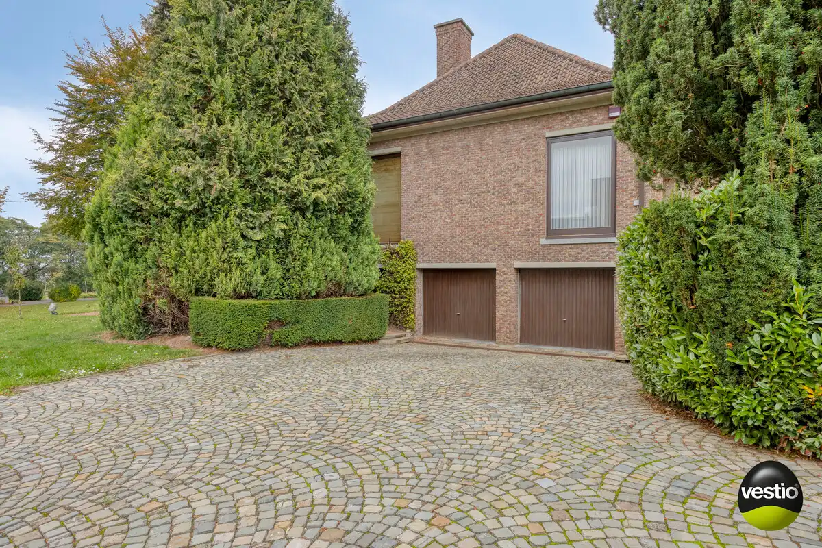 RUIME RESIDENTIEEL GELEGEN VILLA OP 46A89CA NABIJ CENTRUM BILZEN. foto 42