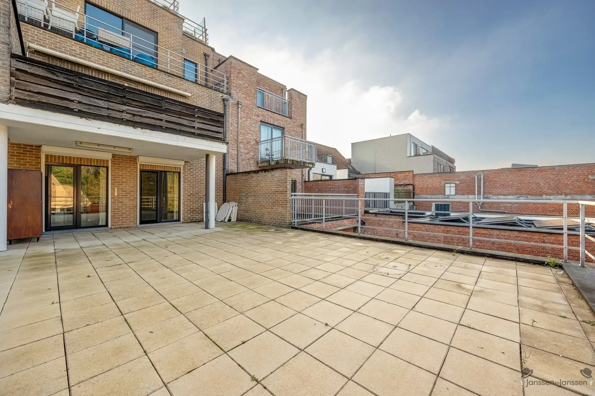 appartement met groot terras en ondergrondse garage foto 15