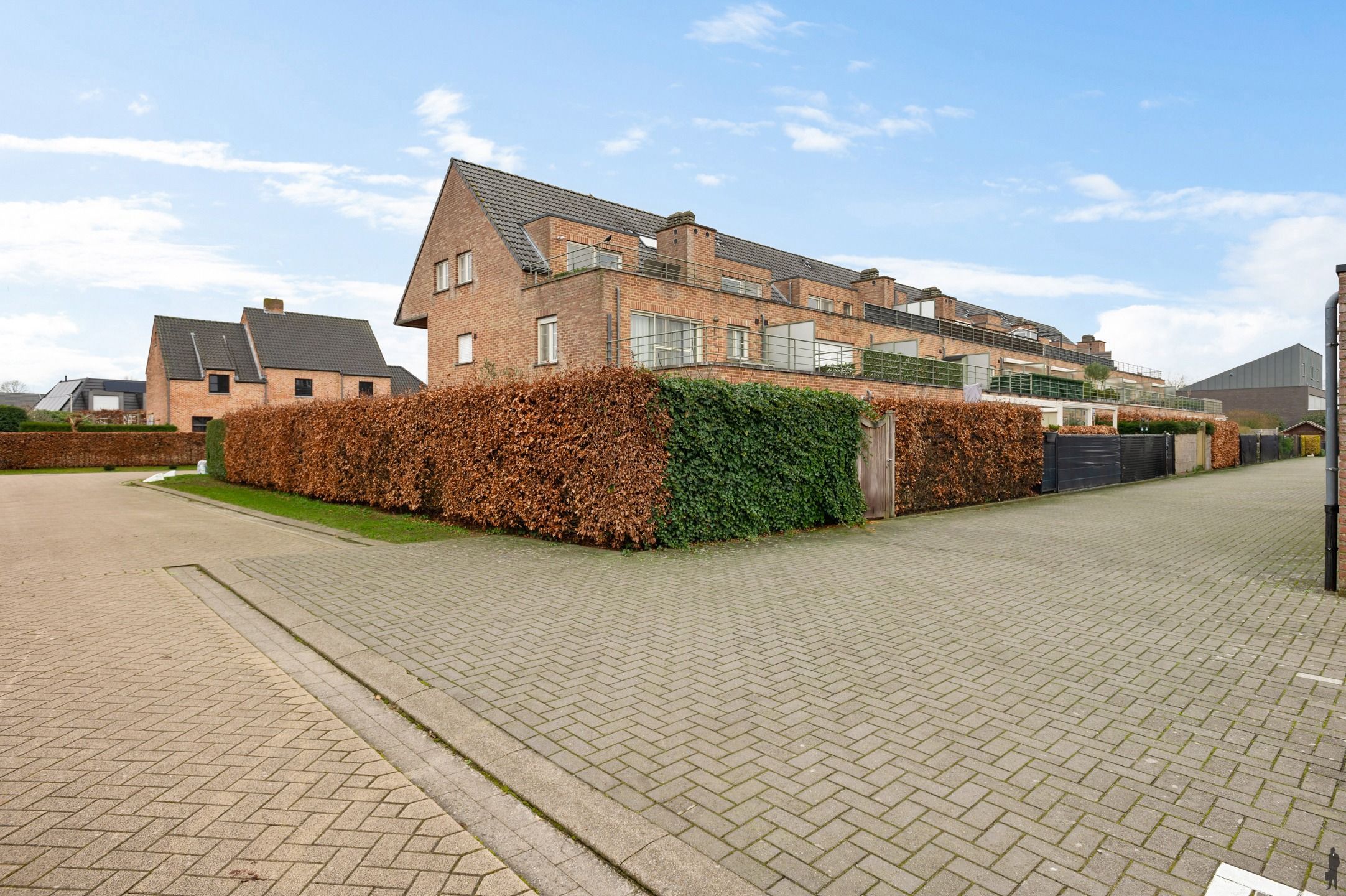 Appartement met ruim terras in doodlopende straat foto 2