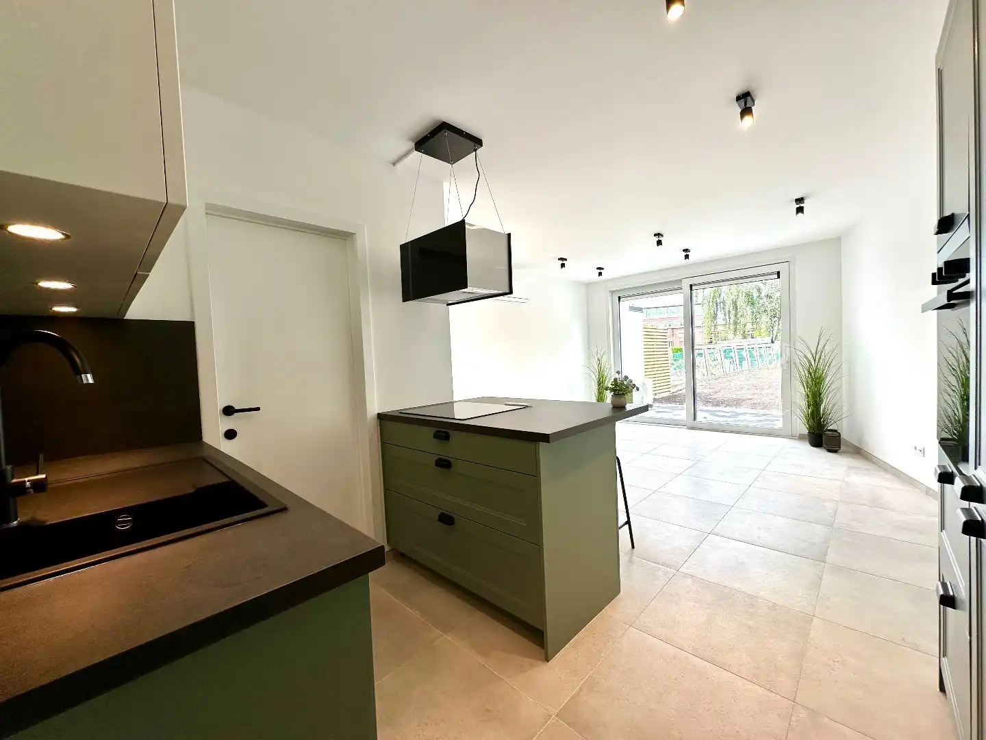 Modern en energiezuinig gelijkvloers appartement met tuin, terras en garage in Tongeren-Borgloon foto 3