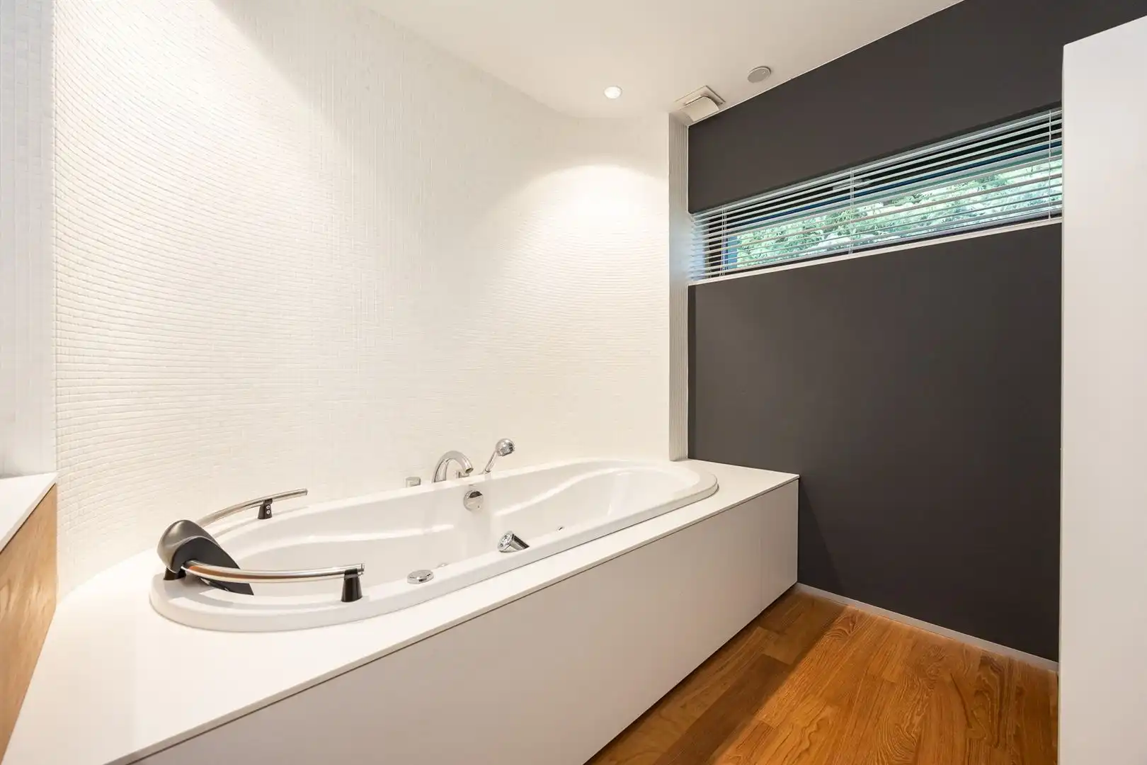 Stijlvolle villa met moderne uitbouw en zuidwest tuin. foto 19