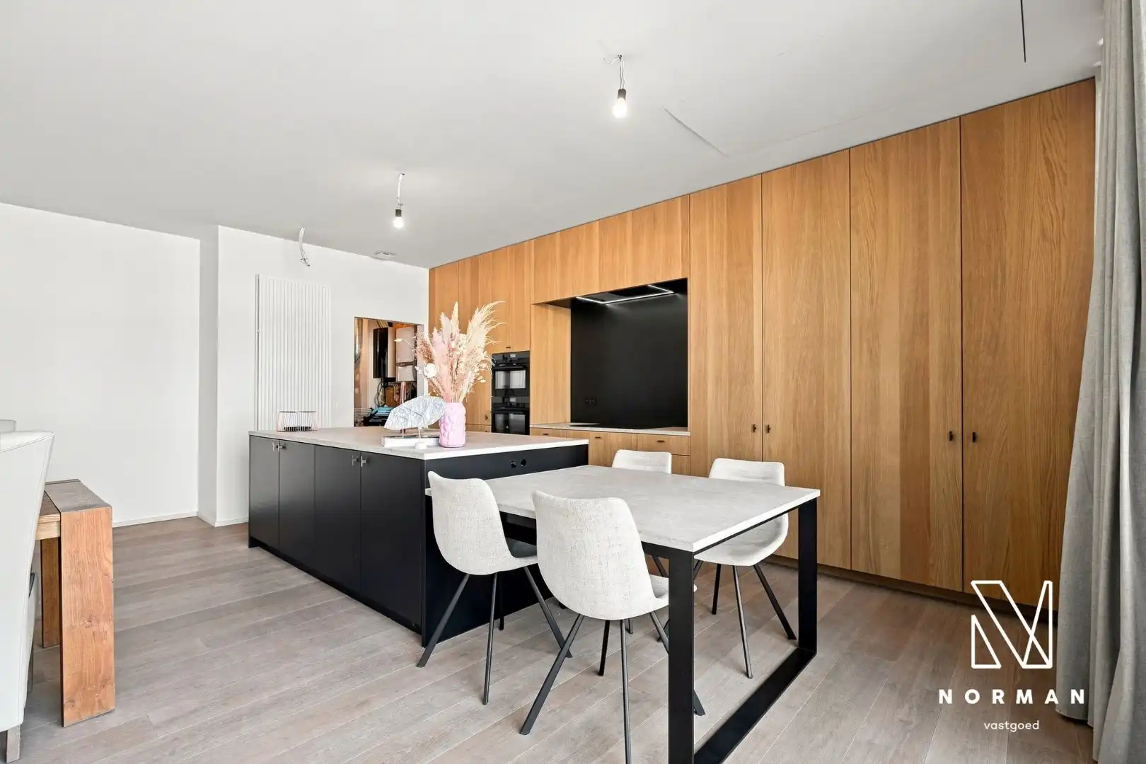Bedrijfswoning op 1186 m² met luxueuze woonst. foto 14