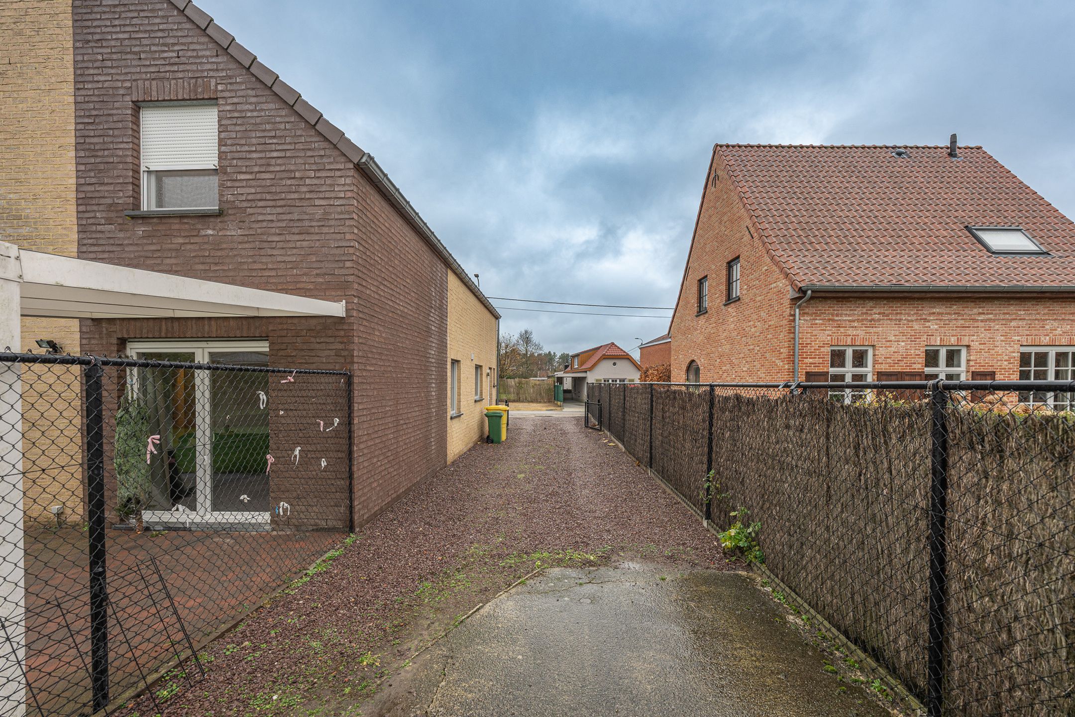 Gezinswoning met 3 slaapkamers en tuintje foto 3