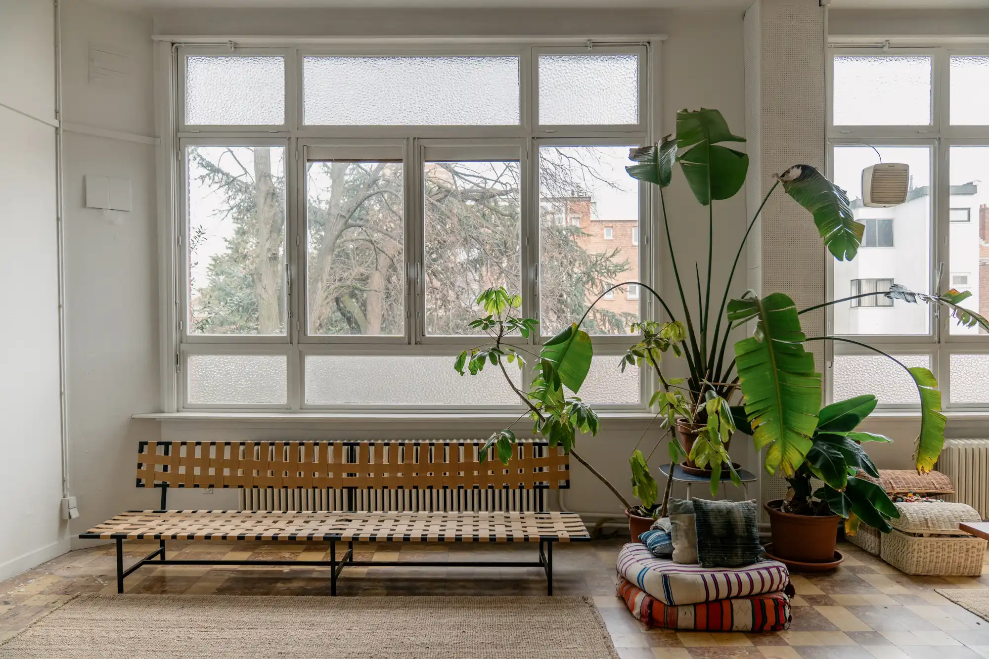 Opperste concentratie in een voormalig klaslokaal van het Sint-Elisabethinstituut in Merksem foto 2