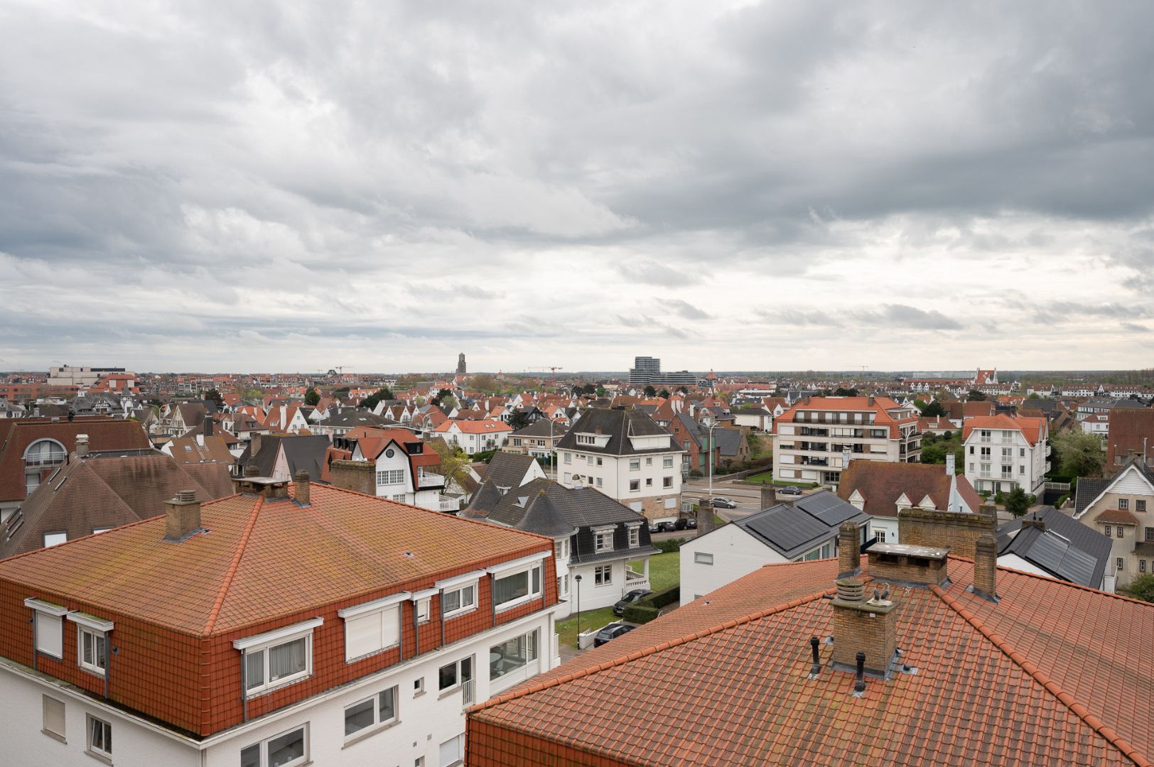 Ruim appartement met frontaal zeezicht op het Alberstrand foto 13