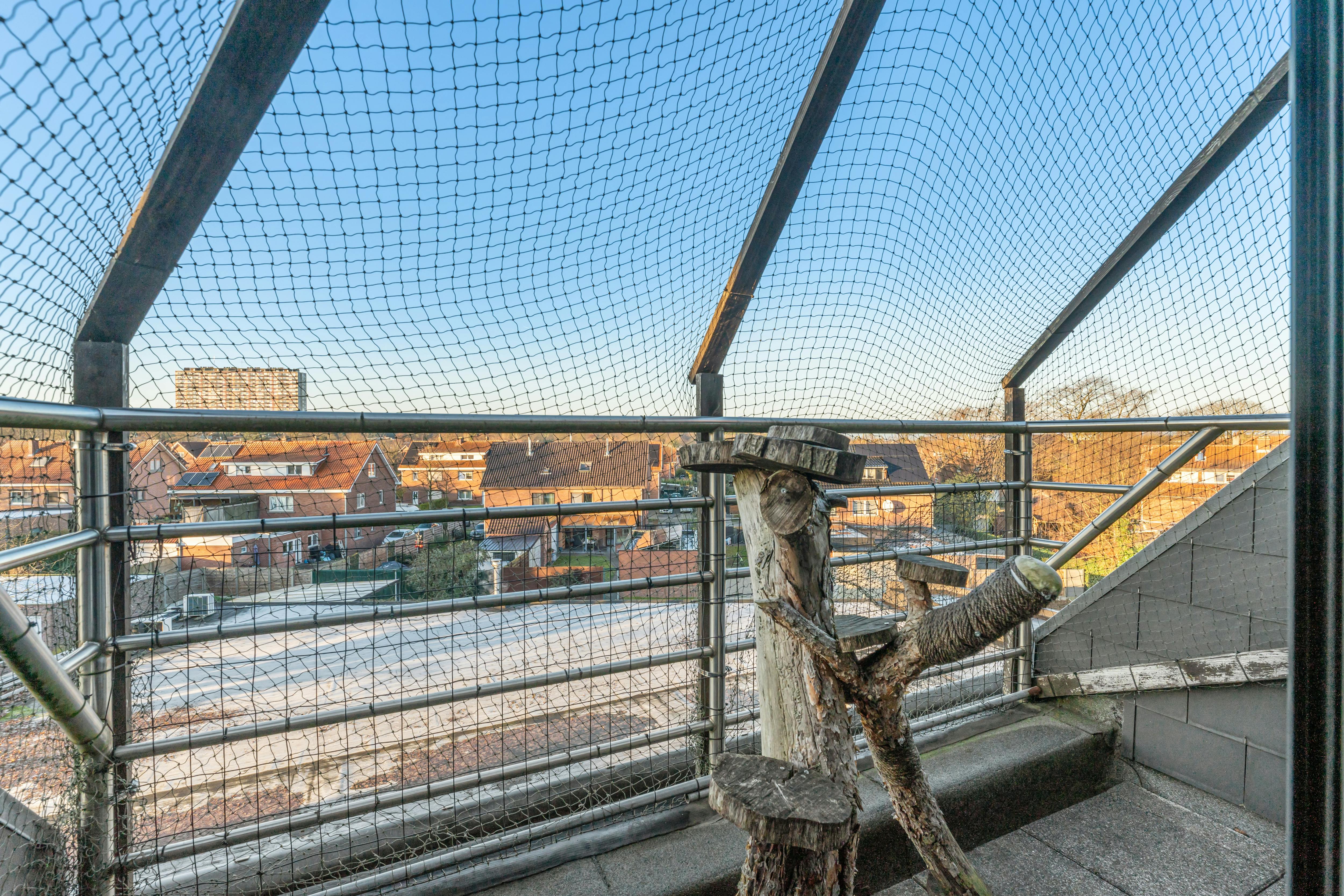 Instapklaar appartement met twee terrassen in het centrum van Genk foto 13