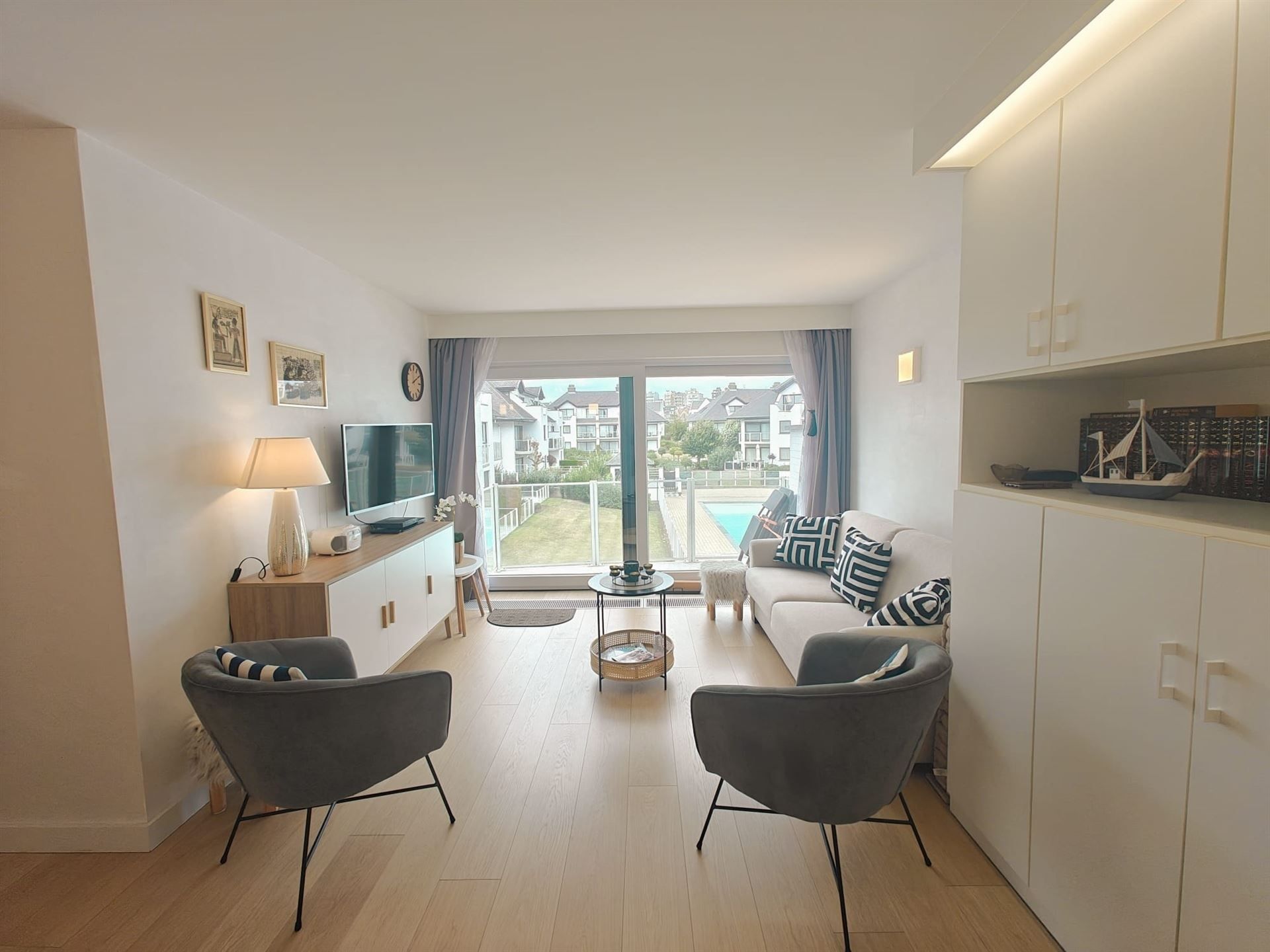 studio foto {{pictureIndex}}