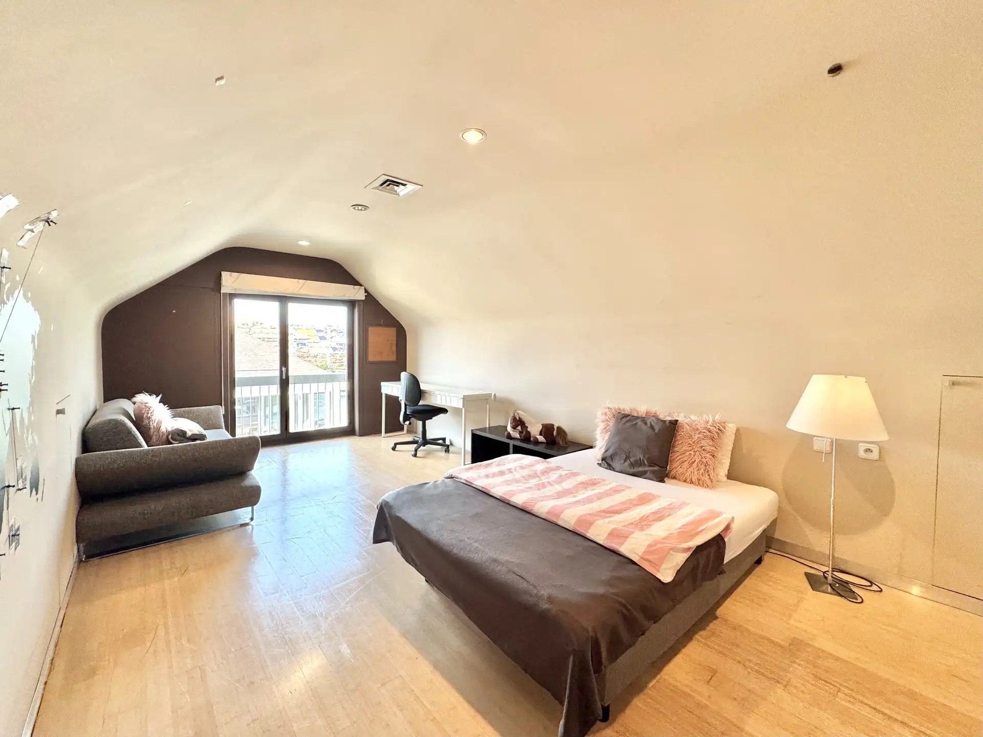 RUIME TIJDLOZE VILLA MET ZWEMBAD foto 35