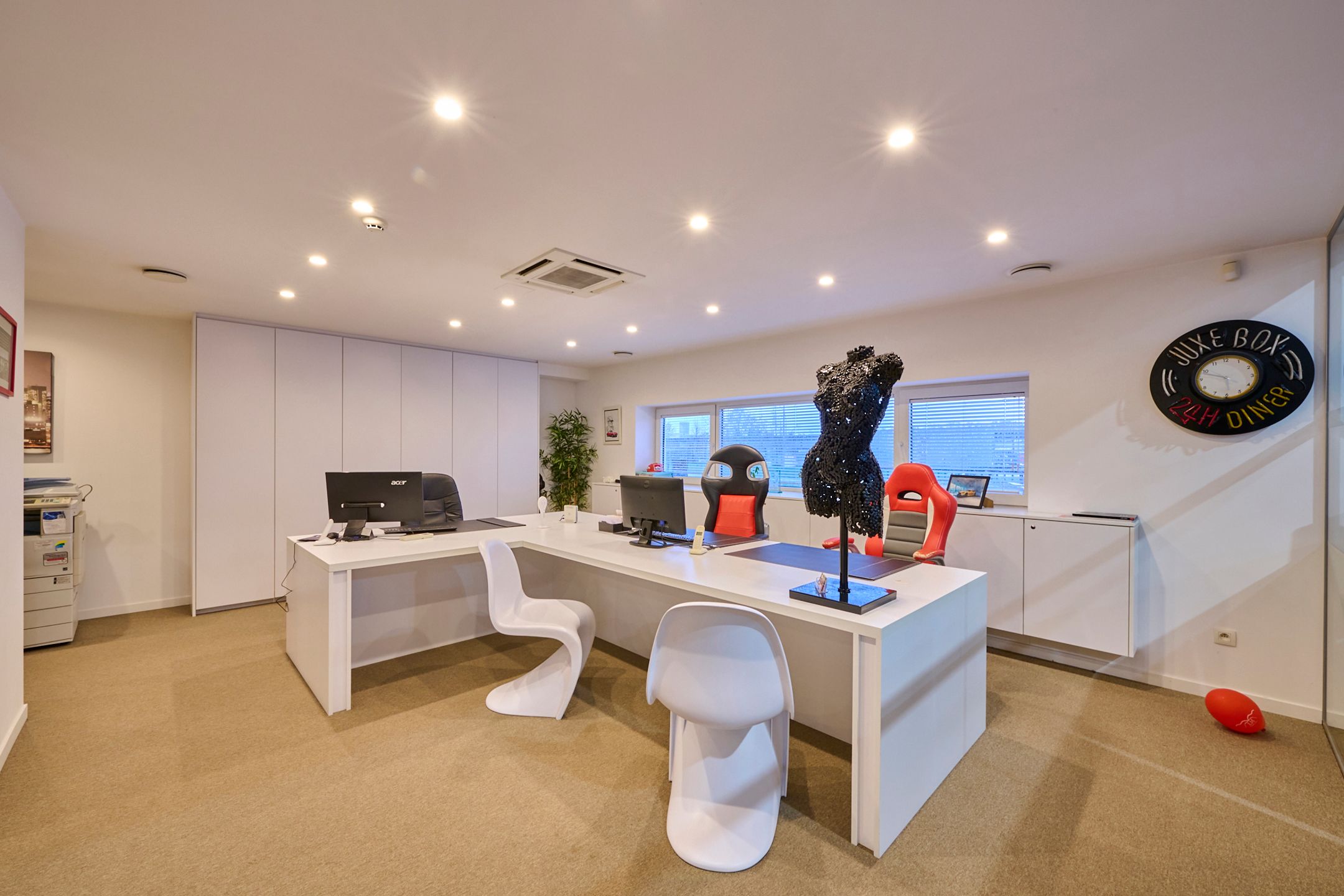 TE KOOP: unieke showroom met kantoren – ZICHTLOCATIE foto 17