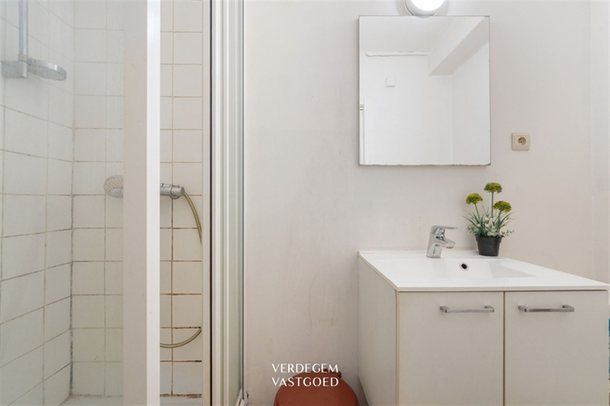 Ruime lichtrijke studio met open keuken en ondergrondse berging foto 7