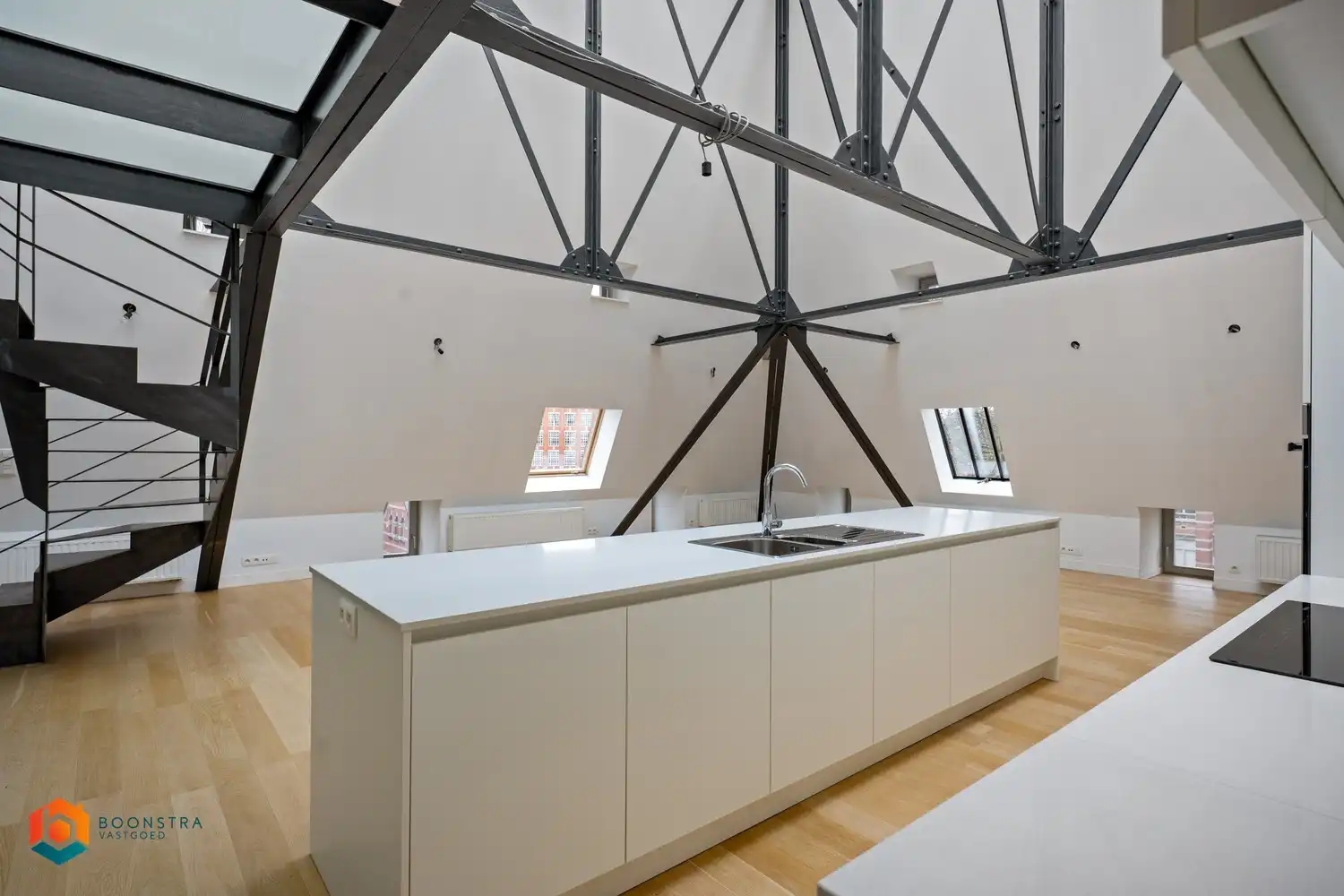 Ruimtelijke industriële loft (+/- 194 m²) met 3 slpkrs foto 5