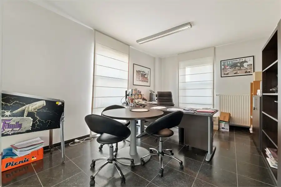 STIJLVOLLE OPEN BEBOUWING MET 3 SLKS OP EEN KNAP PERCEEL foto 17