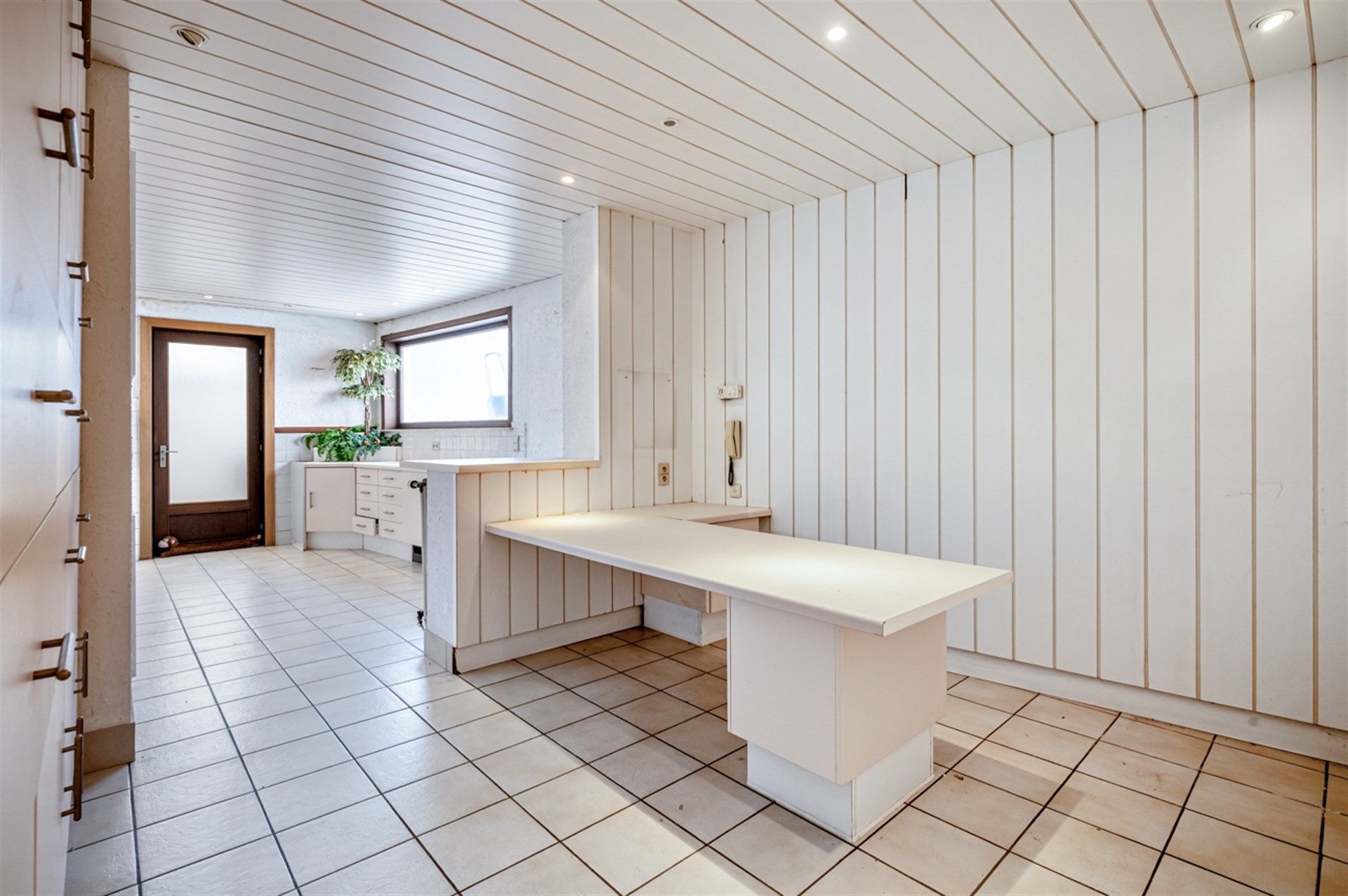 Knusse woning met twee slaapkamers en koer foto 4
