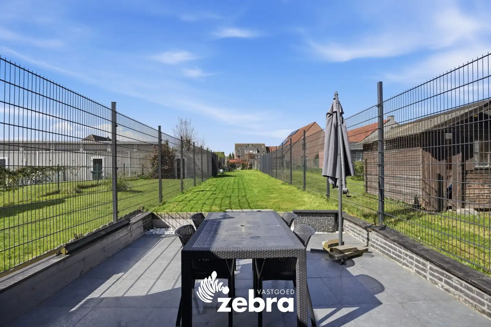 Gerenoveerde rijwoning met uitweg te Roeselare! foto 11