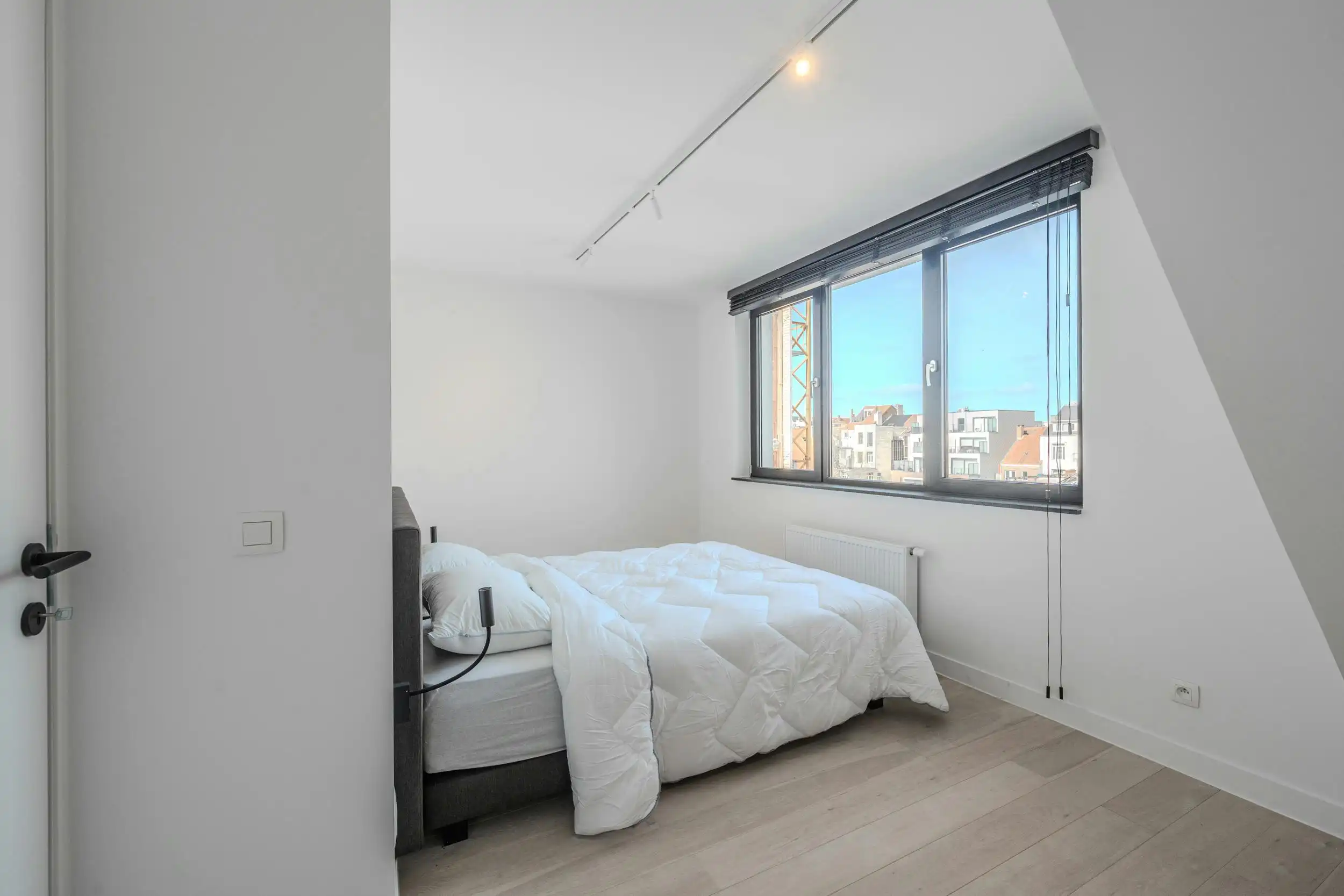 Magnifiek gerenoveerd duplexappartement te Oostende foto 15