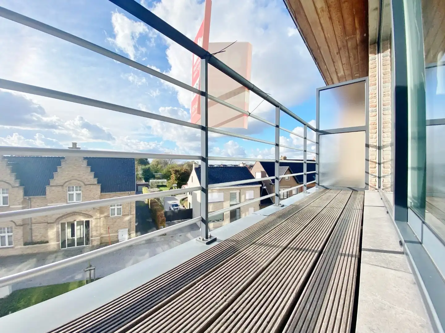 Lichtrijk appartement met zonnig terras en garage foto 14