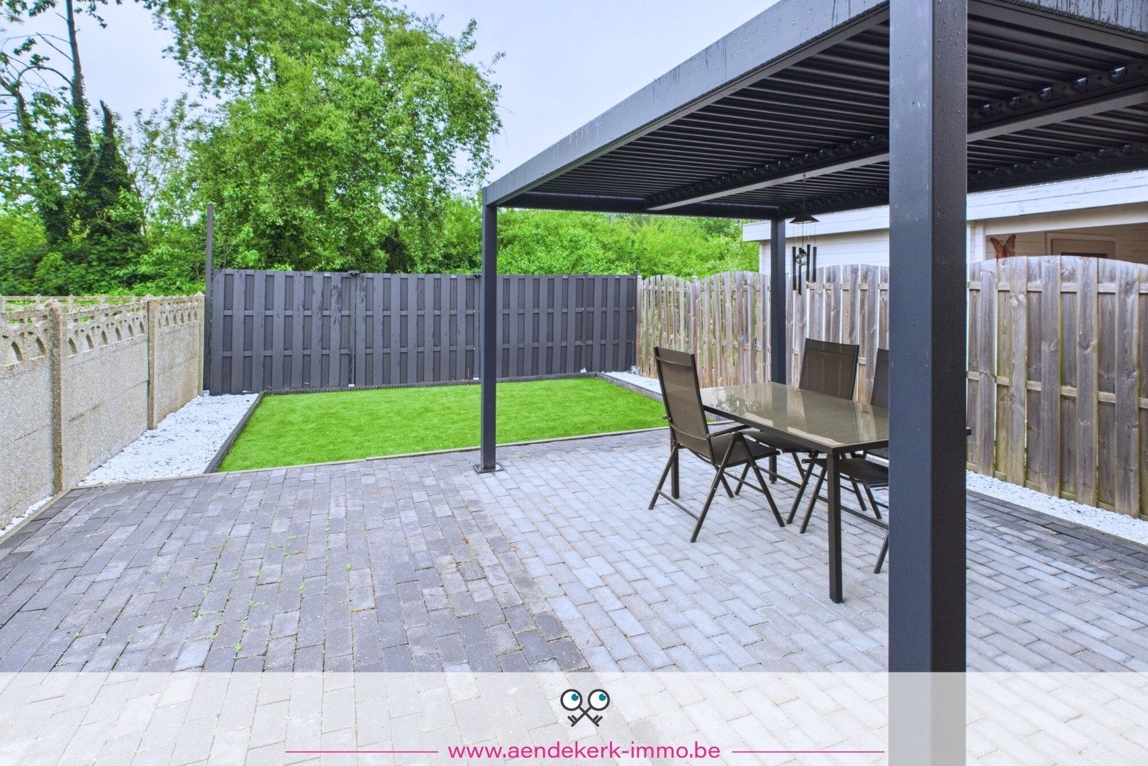 Gelijkvloers appartement met garage en tuin foto 21